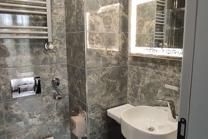 Room 60 of 100