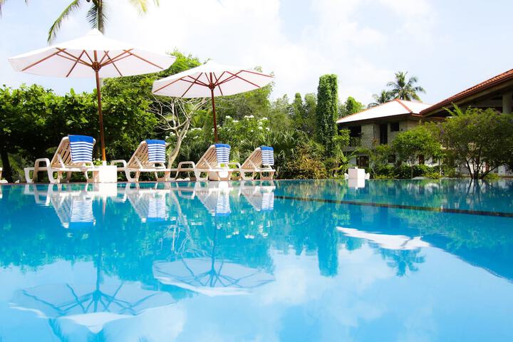 Hotel Pool