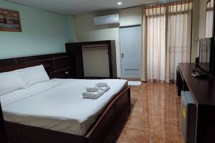 Room 6 of 67