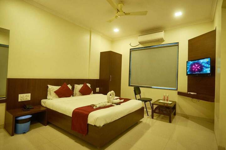 Room 6 of 18