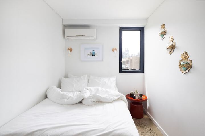 Room 6 of 37