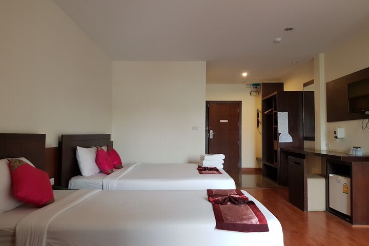 Room 28 of 79
