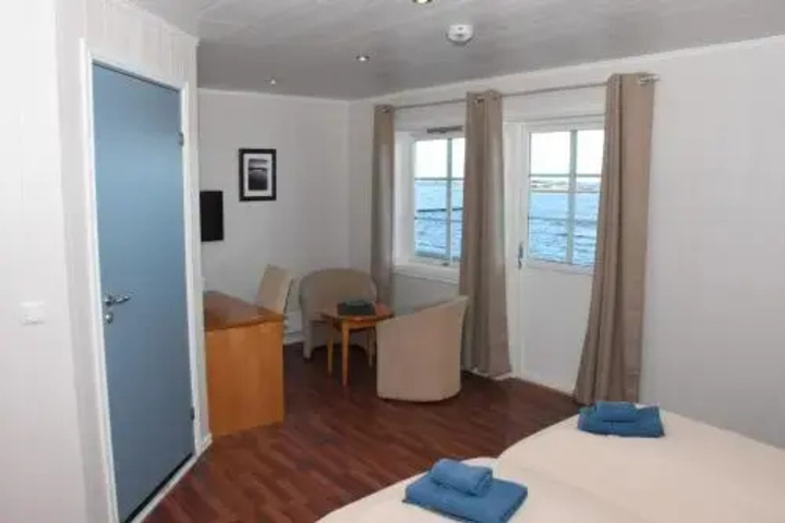 Room 2 of 2