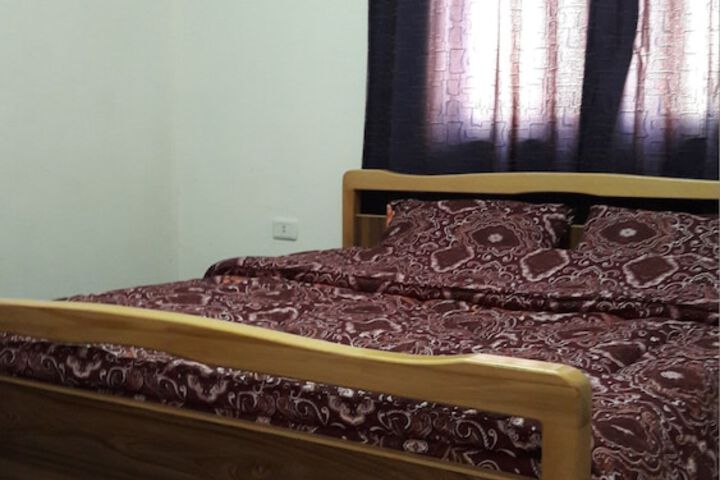 Room 3 of 73