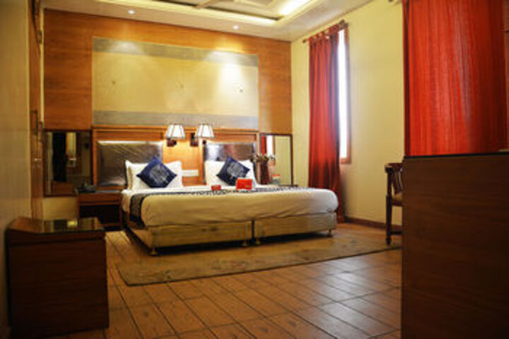 Room 16 of 32