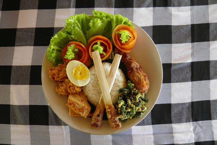 Dining 42 of 55