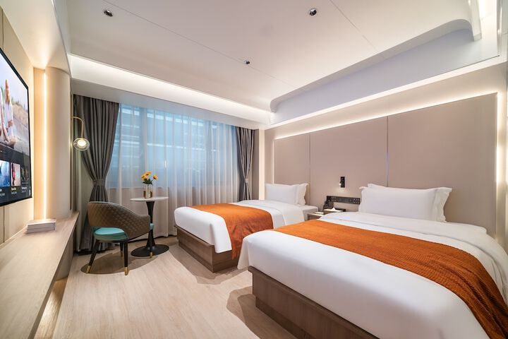 Room 7 of 62