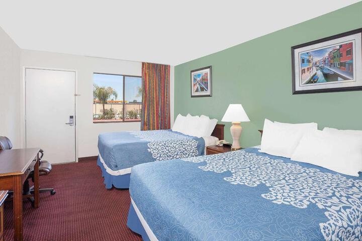1 Queen Bed (14 of 15)