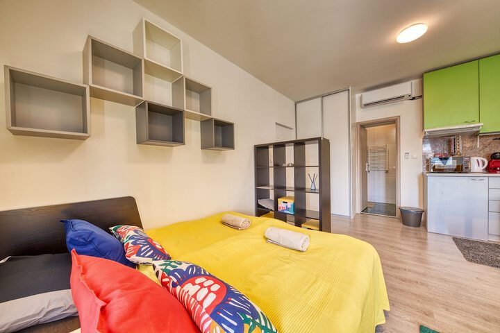 Room 15 of 89