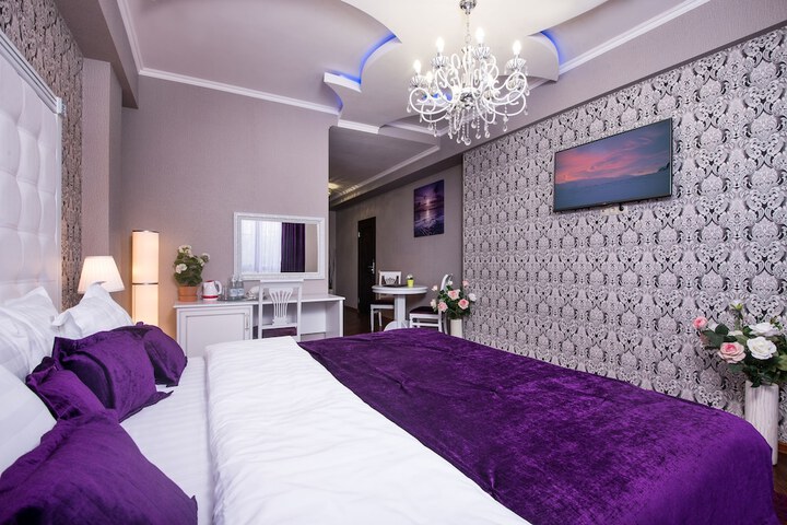 Room 3 of 71