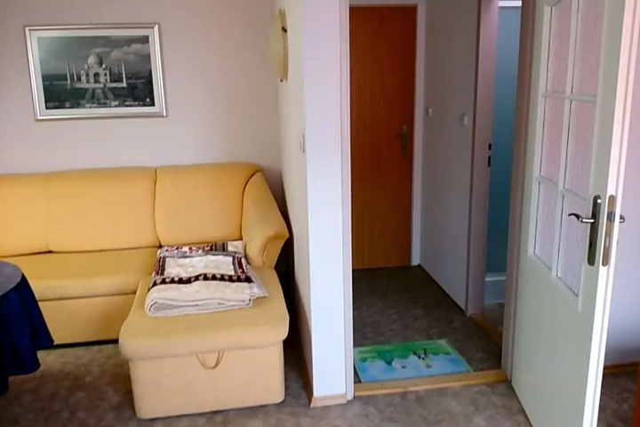 Room 9 of 11