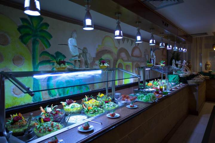 Dining 29 of 36