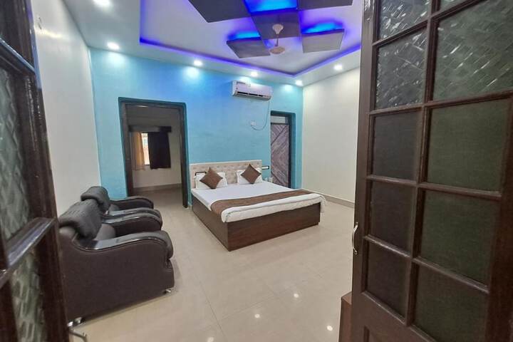 Room 2 of 18