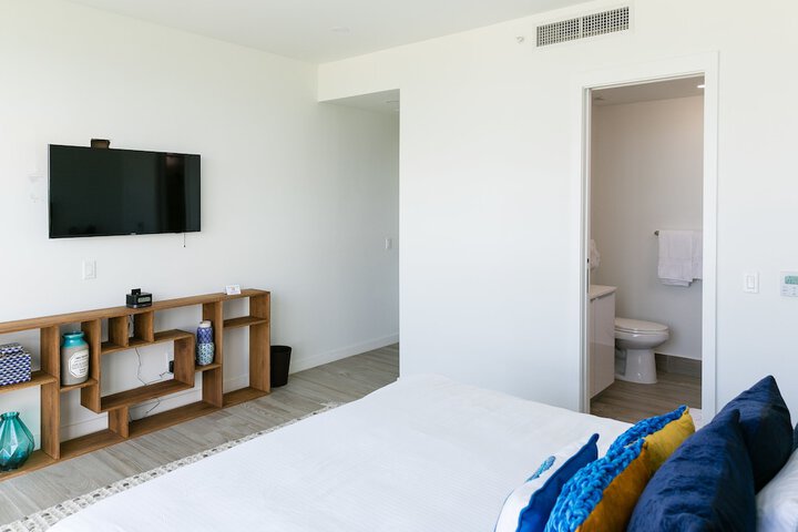 Room 17 of 400