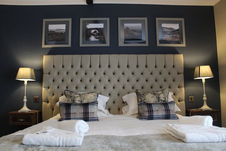 Room 2 of 52