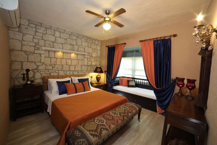 Room 7 of 35