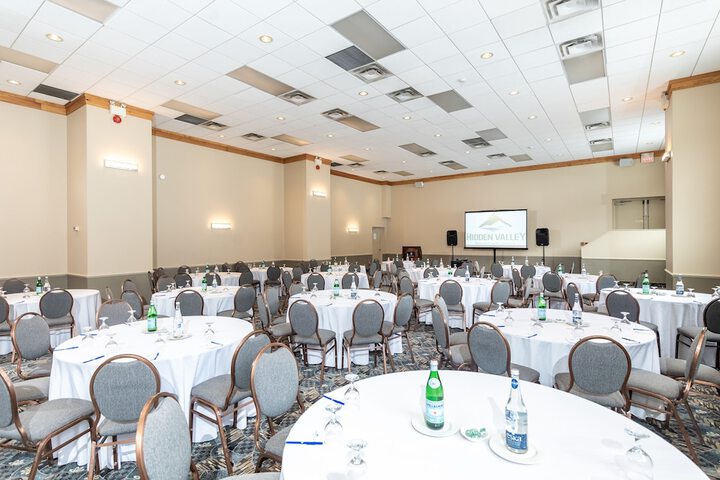 Ballroom/Hall 113 of 151