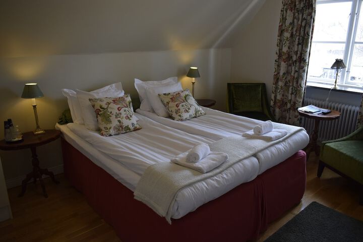 Room 8 of 65
