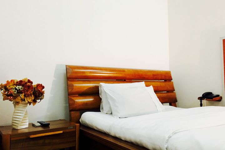 Room 11 of 24
