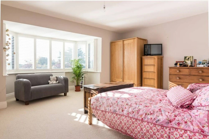 Room 5 of 13