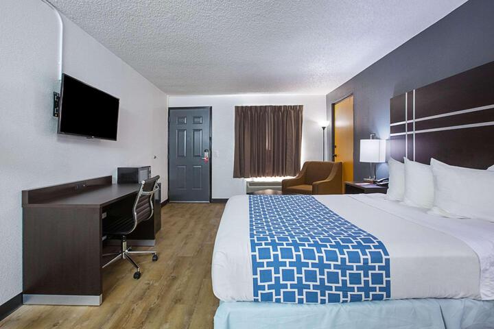 1 Queen Bed (14 of 22)