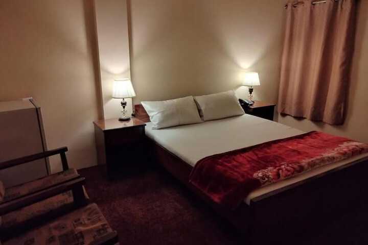Room 9 of 13