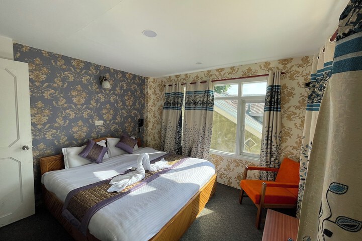 Room 3 of 20