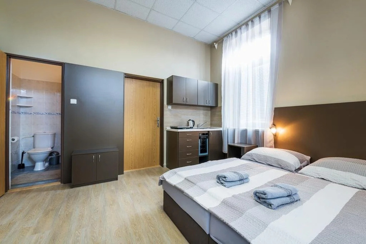 Room 4 of 12