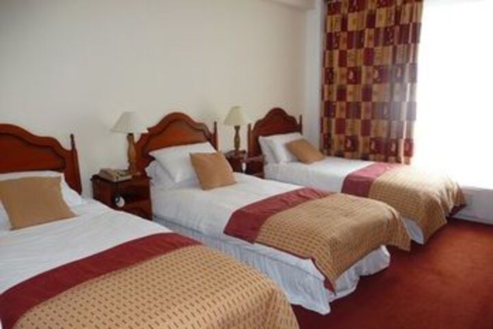 Room 6 of 18