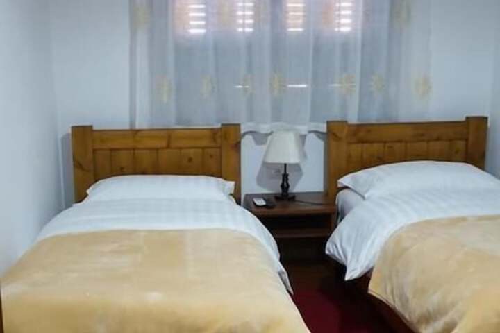 Room 13 of 33