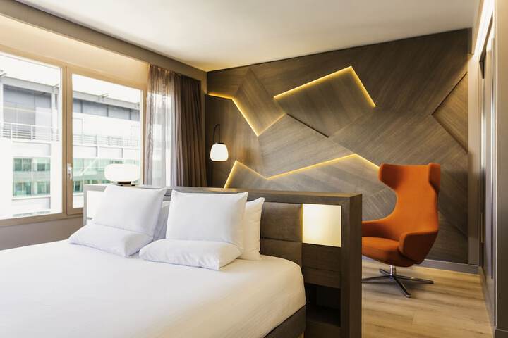 Room 6 of 140
