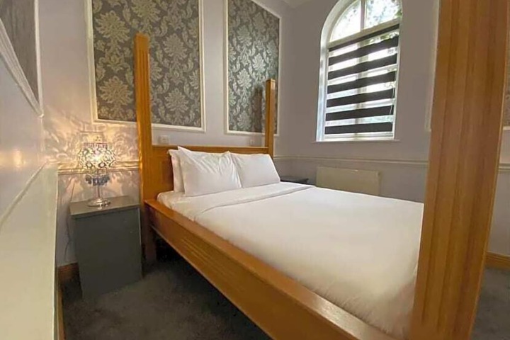 Room 3 of 12
