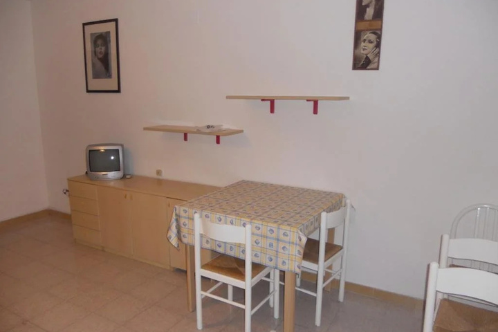 Room 4 of 10