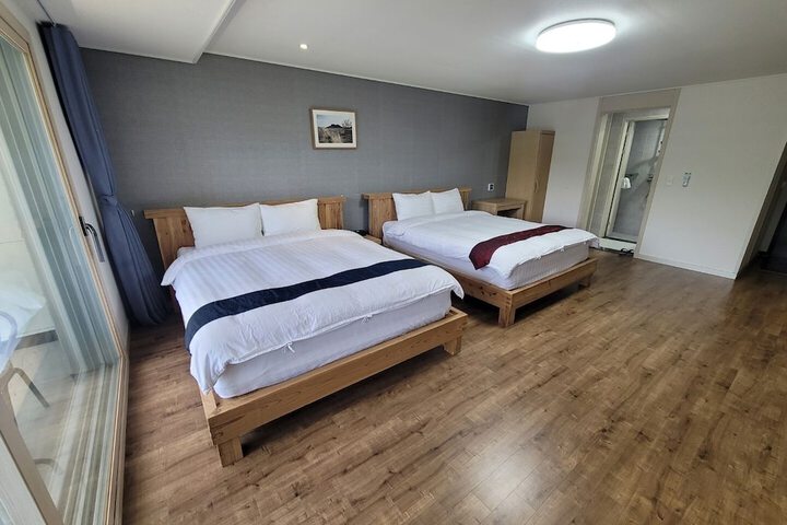 Room 11 of 77
