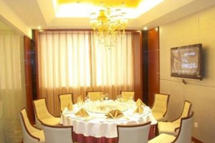 Dining 9 of 23