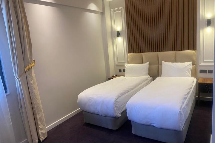 Room 18 of 76