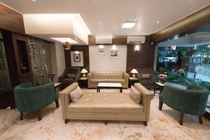 Entrance & Lobby