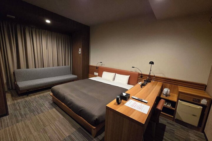 Room 18 of 38