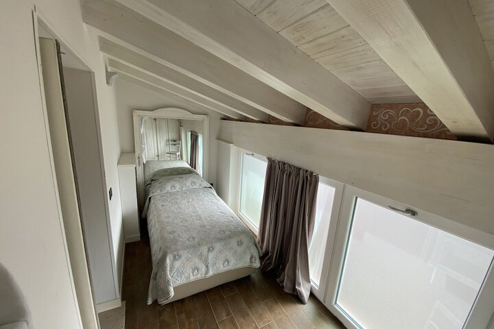 Room 6 of 72