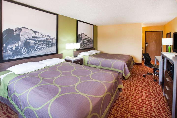 1 Queen Bed (12 of 15)