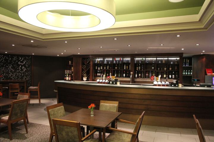 Lounge 77 of 124