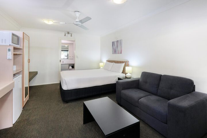 Room 32 of 69