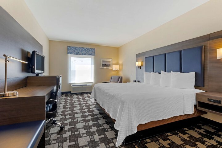 1 King Bed Microwave, Refrigerator High Speed Internet Accessible Full Breakfast (11 of 19)