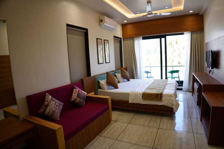 Room 4 of 14
