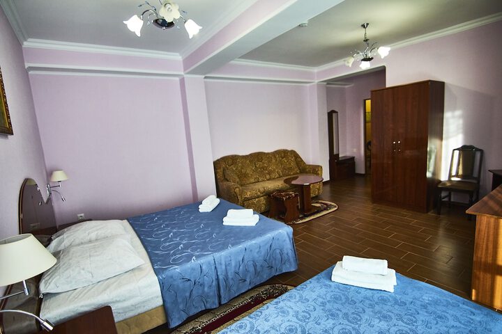 Room 13 of 34