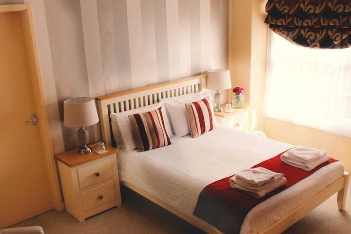 Room 9 of 25