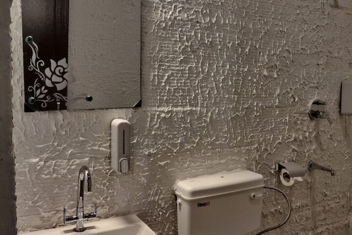Room 4 of 7