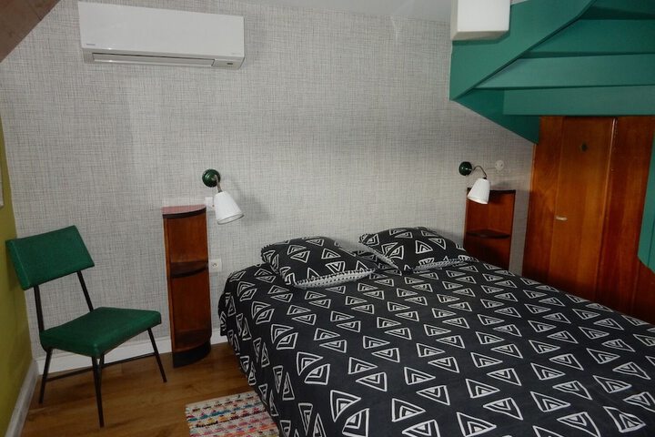 Room 11 of 122
