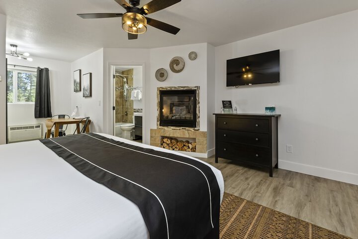 Classic King Bed (10 of 68)