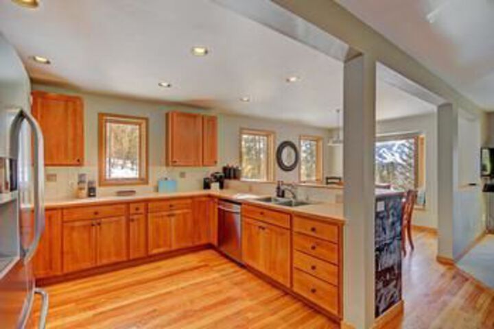 Image of Bearing Tree 5 Br Home by RedAwning